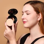 La Femme Compact Powder SPF 15 - Image 2